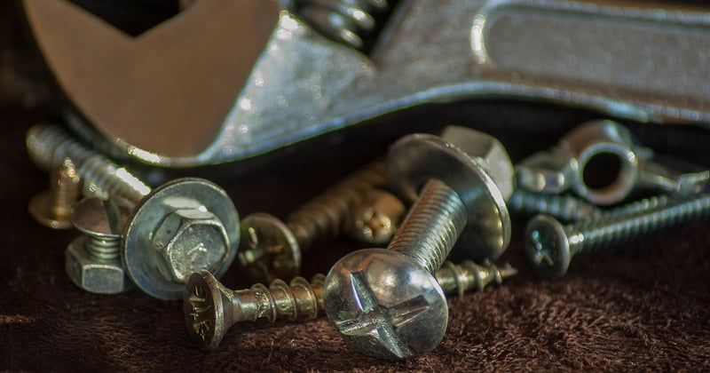 Quel sens pour dévisser : le guide qui change tout