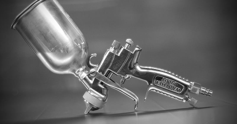 Peinture au pistolet plafond : la méthode rapide pour un fini impeccable