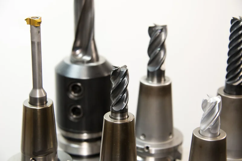 La prise en main des outils et de la colle